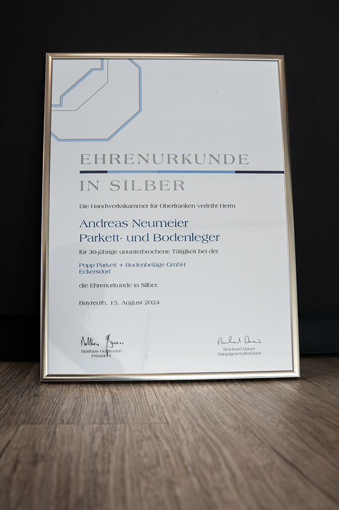 Parkett Popp – Mitarbeiterehrung – Ehrenurkunde für 30 Jahre im Betrieb