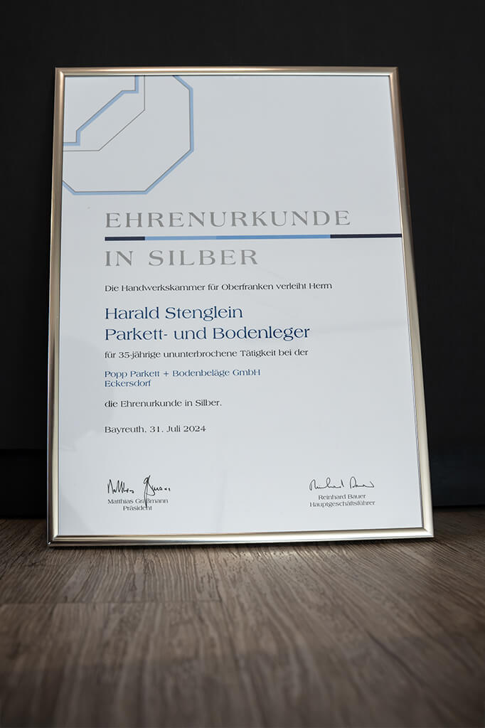 Parkett Popp – Mitarbeiterehrung – Ehrenurkunde für 30 Jahre im Betrieb